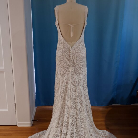 NEW, NEVER WORN WILDERLY BRIDE WEDDING GOWN DRESS, DAHLIA STYLE - Picture 5 of 11